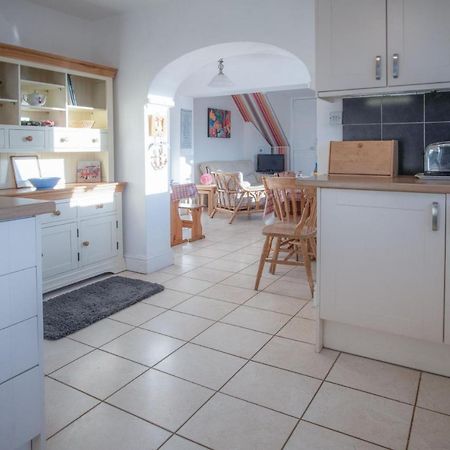 Maytree Cottage - 4 Bedroom Holiday Home - Тенби Екстериор снимка