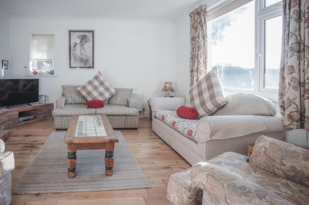 Maytree Cottage - 4 Bedroom Holiday Home - Тенби Екстериор снимка
