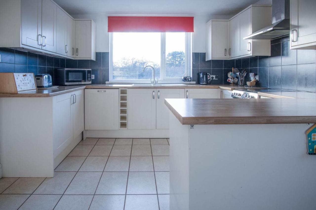Maytree Cottage - 4 Bedroom Holiday Home - Тенби Екстериор снимка
