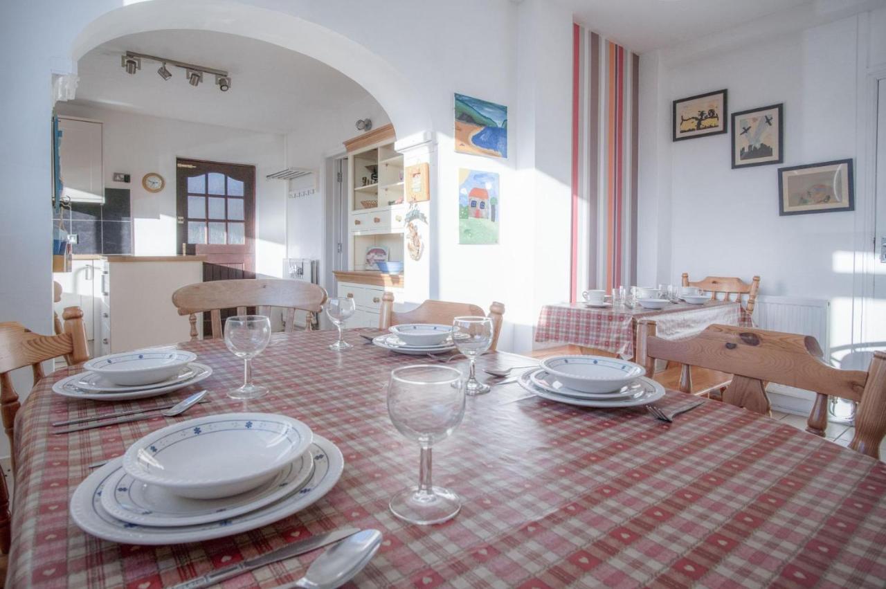 Maytree Cottage - 4 Bedroom Holiday Home - Тенби Екстериор снимка